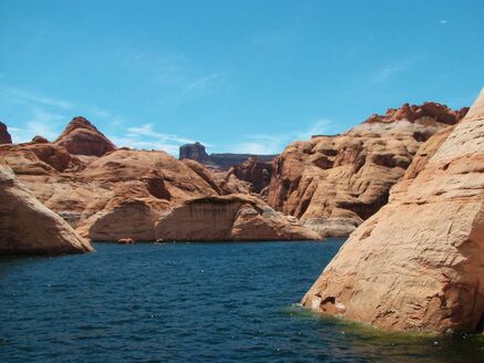 5 Fun Summer Lake Destinations - Lake Powell Arizona.