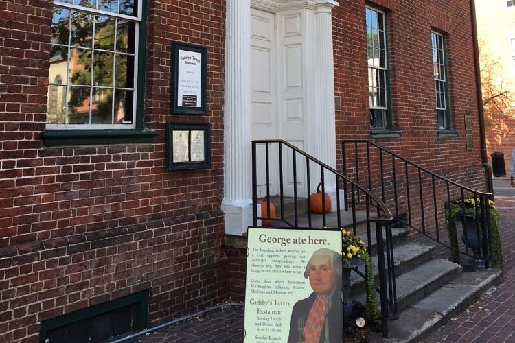 Here are 8 things to know before you take a guided tour.